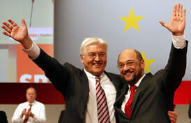 Martin Schulz und Frank Walter Steinmeier bei der Eurodelegiertenkonferenz am 8.12.2008